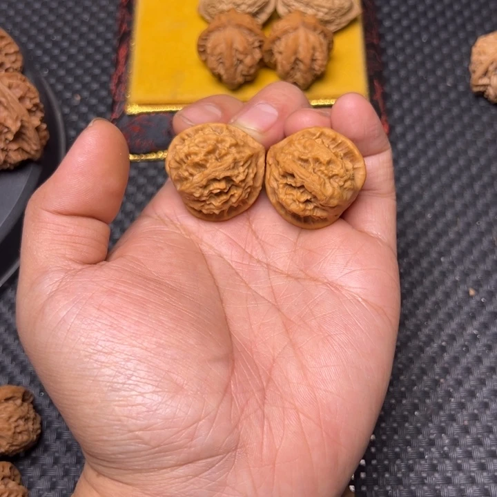 文玩核桃吊坠蝴蝶