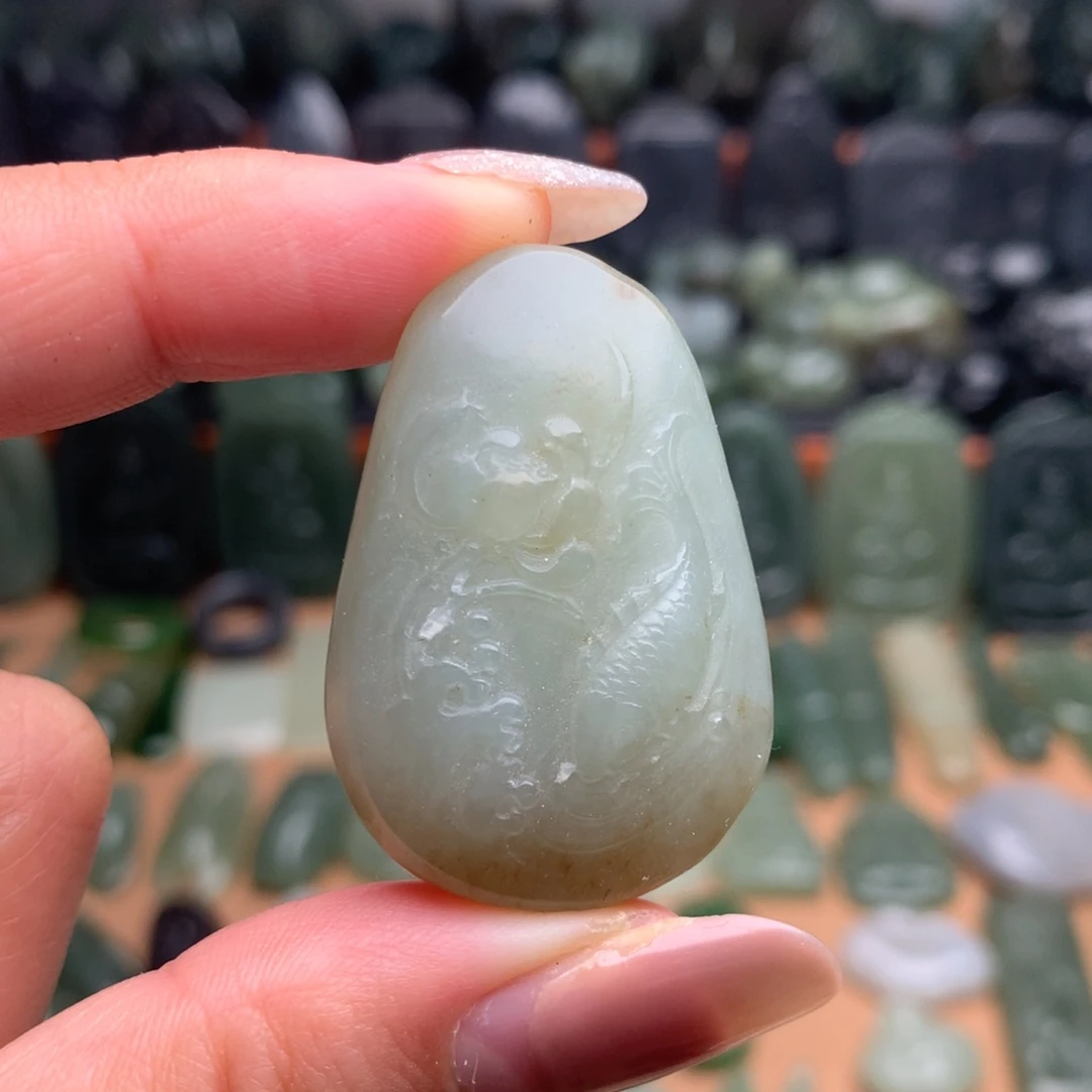颈饰未镶嵌和田玉挂件09（有包容）