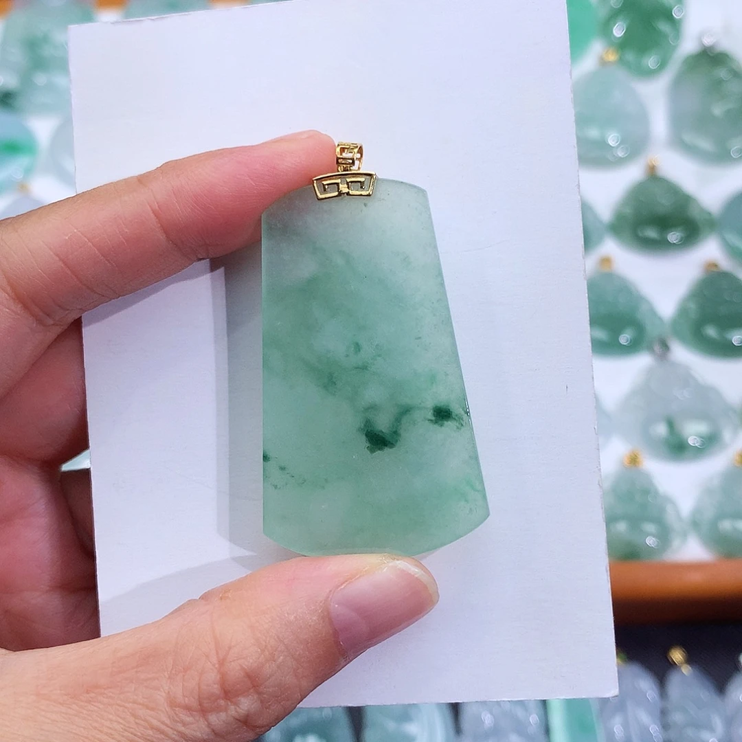 翡翠18K金镶嵌颈饰翡翠吊坠