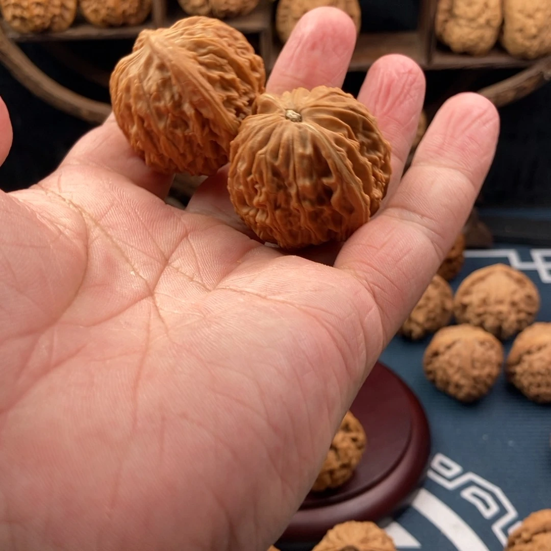 文玩核桃把件六*40山地磨