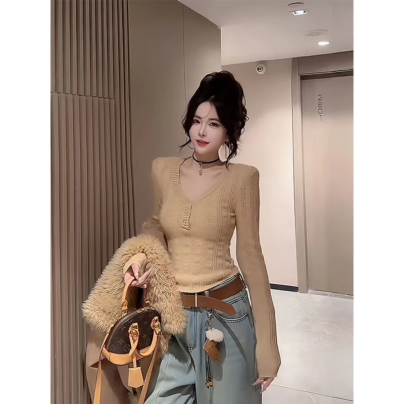 纯欲简约风性感套头V领针织衫女秋季新款修身显瘦通勤打底衫上衣