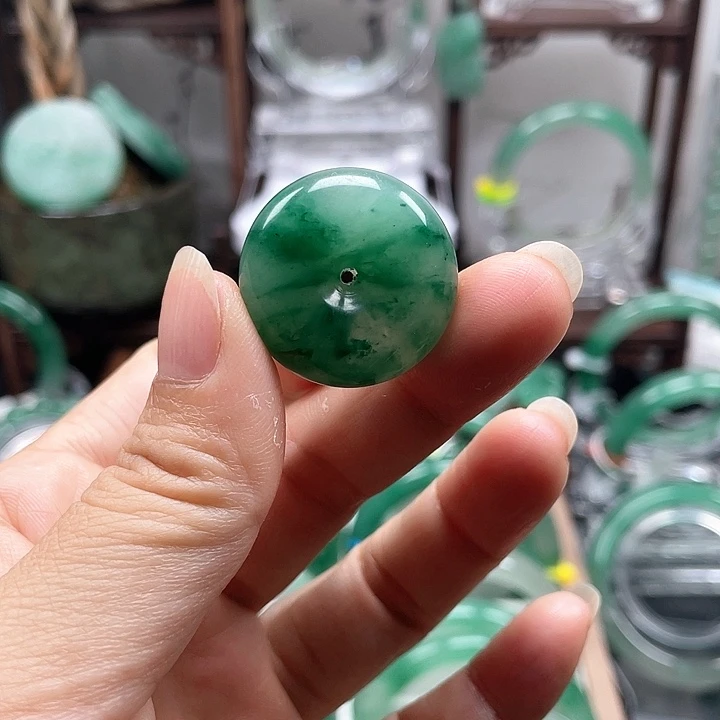 颈饰未镶嵌石英质玉