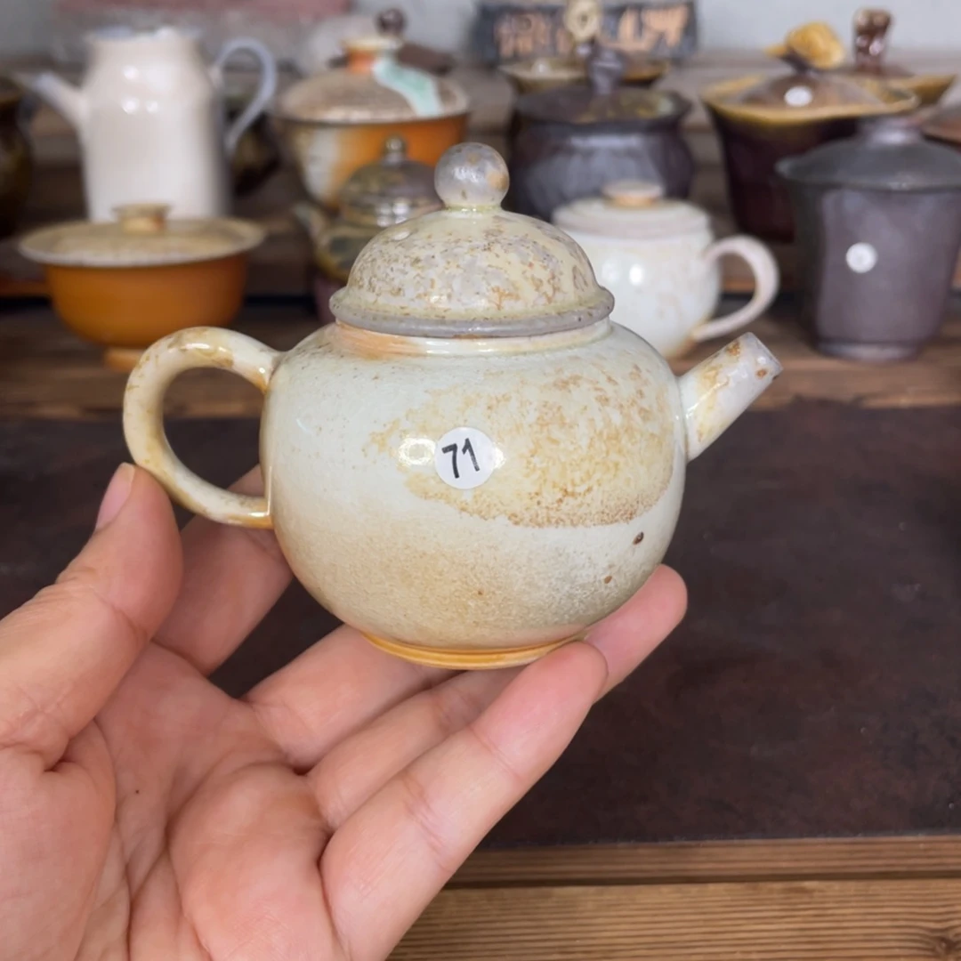 71。   中白 小壶。    柴烧