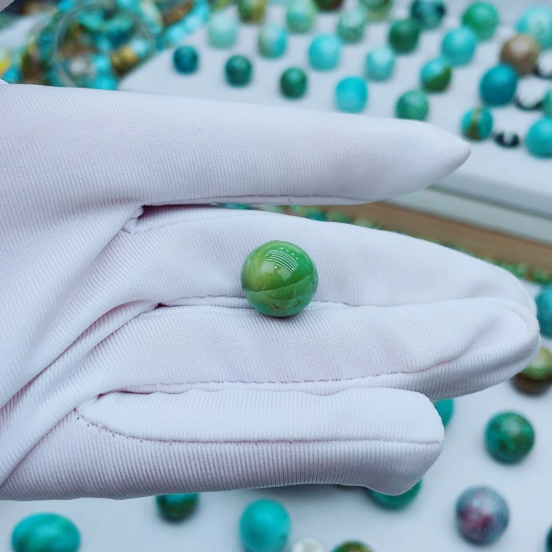 齐***戈绿松石未镶嵌珠宝奇石