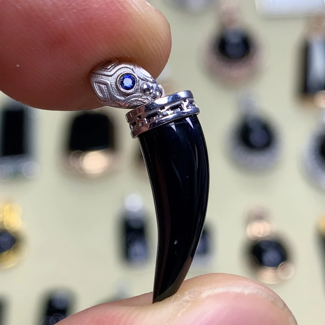 颈饰18K金镶嵌翡翠墨翠吊坠