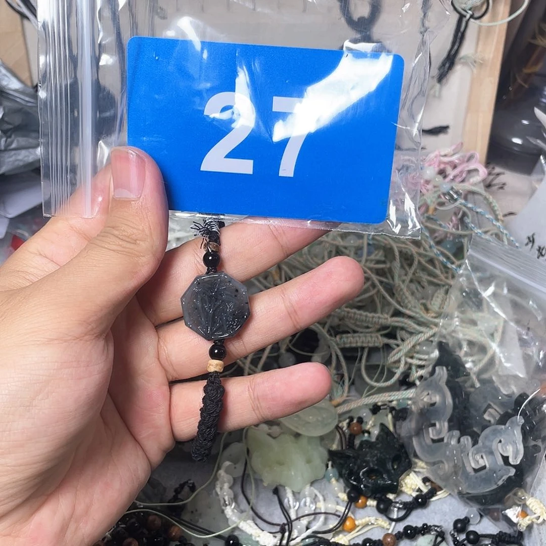 蛇纹石玉颈饰合金