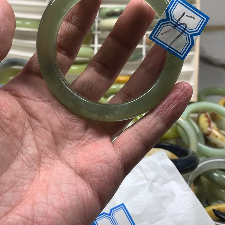 蛇纹石玉手镯未镶嵌予****喜