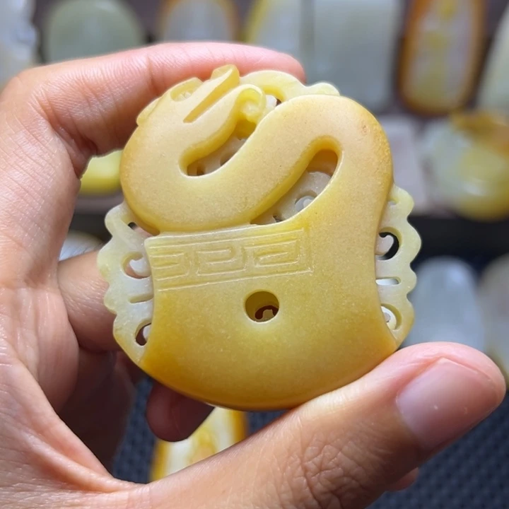 和田玉未镶嵌颈饰