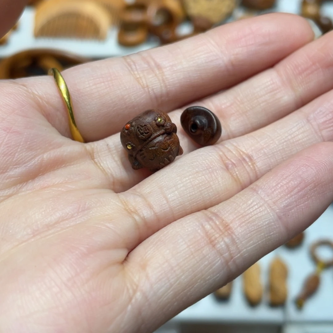 【闪购商品】檀香木吊坠寂**蔓小吊坠奶香