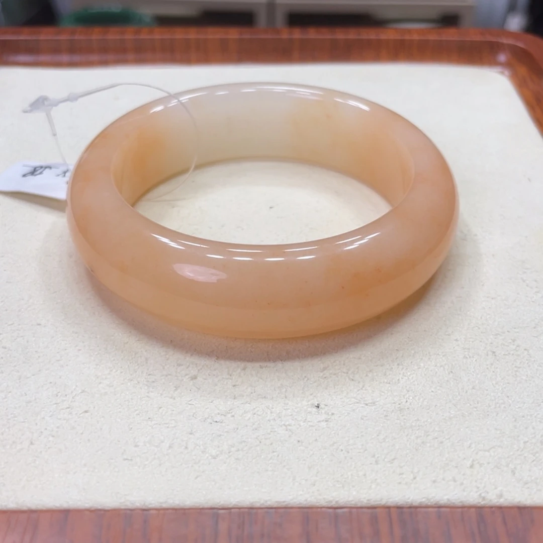 未镶嵌手镯石英岩玉