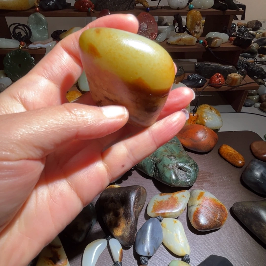 和田玉（糖玉）未镶嵌挂件和田玉106克