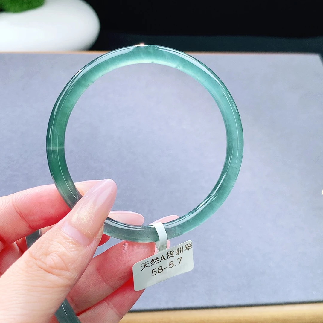 未镶嵌手镯（圆镯）翡翠