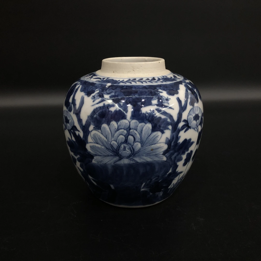 26010039 清光绪青花蝶恋花卉纹罐 高12.8cm