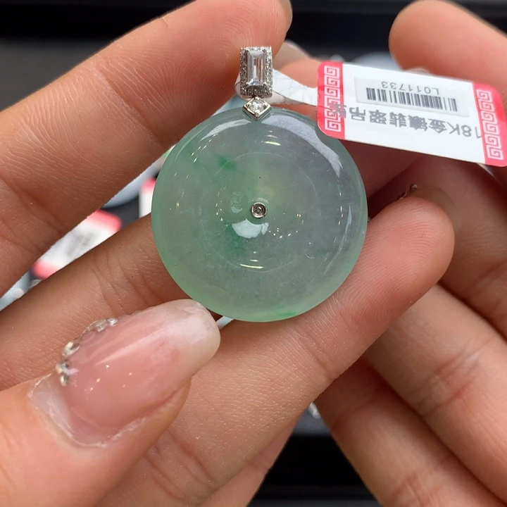 翡翠18K金镶嵌颈饰翡翠