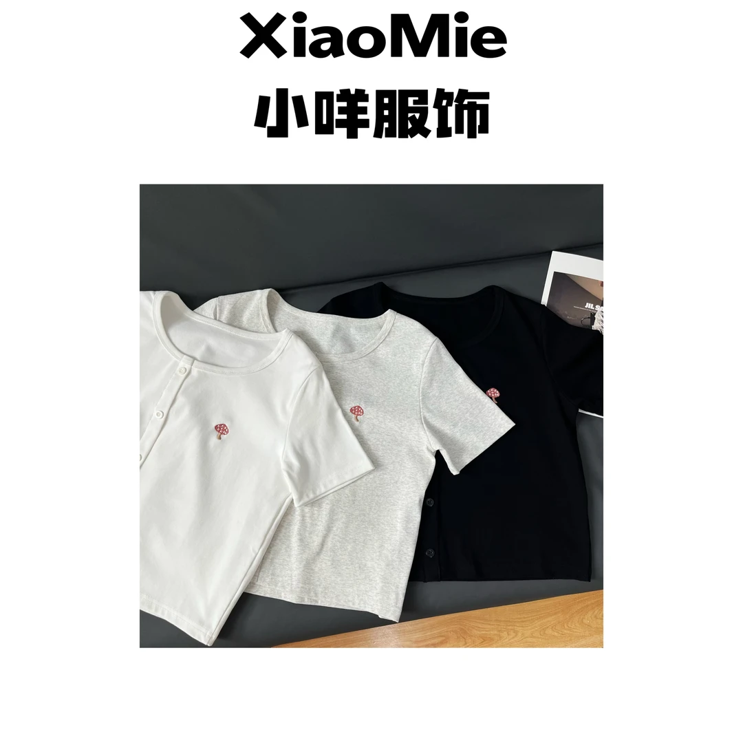 XM【素颜白月光】蘑菇刺绣夏季短款上衣显瘦高弹T恤纽扣设计小个子