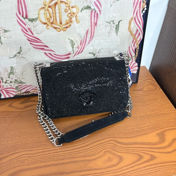95新 VERSACE/范思哲 黑色美杜莎满钻斜挎包 sq