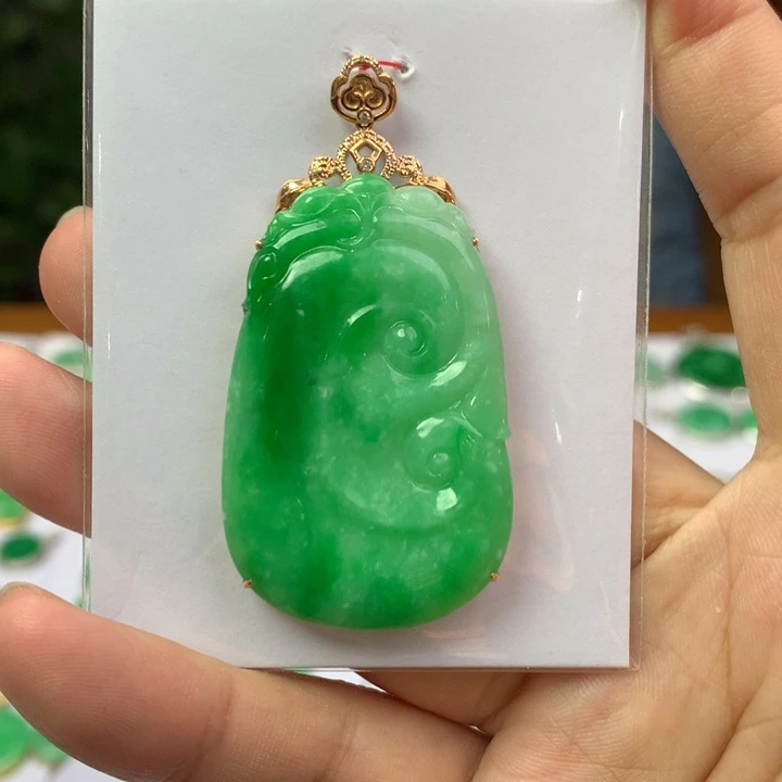 翡翠18K金镶嵌颈饰翡翠吊坠