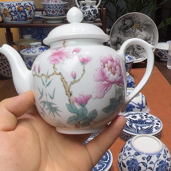 福利高白泥粉彩壶