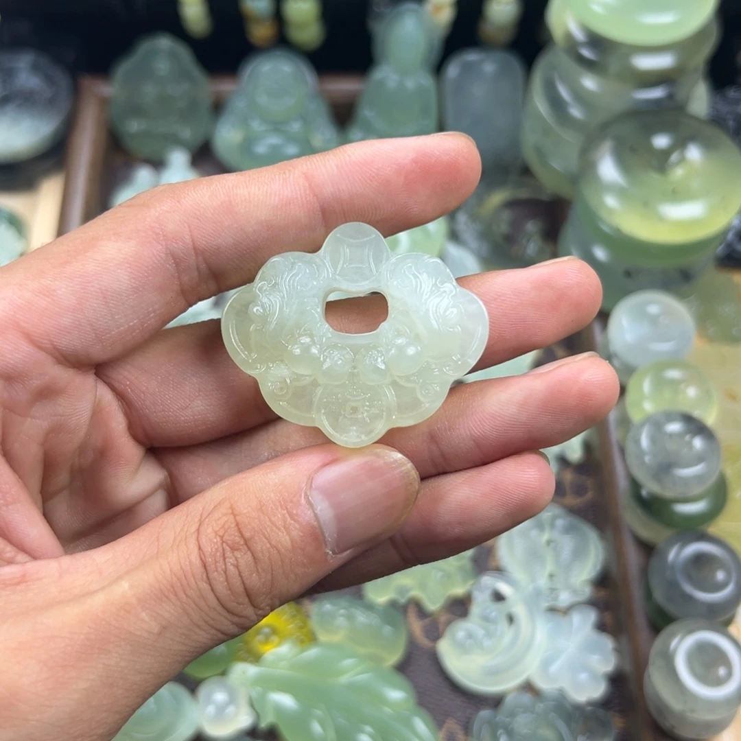 蛇纹石玉未镶嵌颈饰