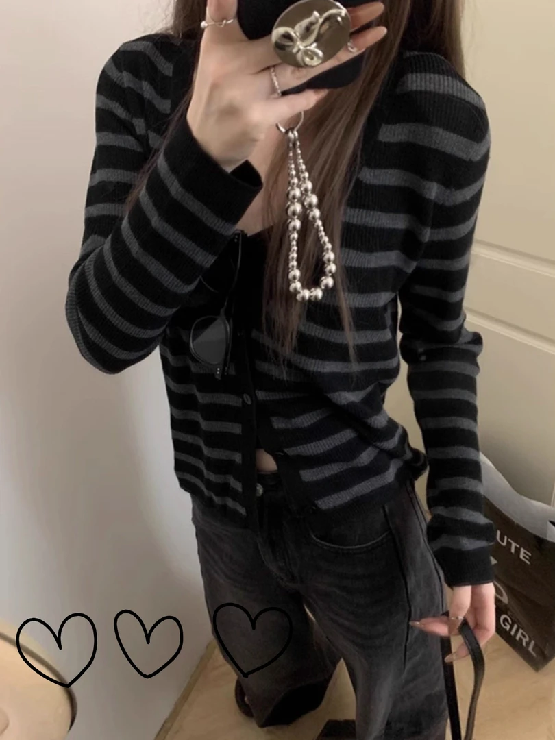 韩系软糯V领长袖毛衣针织开衫女百搭纽扣设计感修身外套薄款上衣