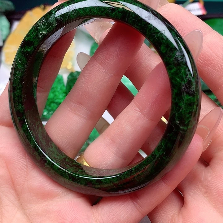 翡翠手镯未镶嵌翡翠手镯