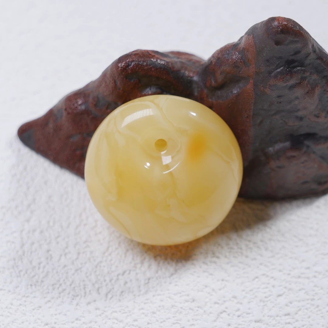 天然琥珀蜜蜡公主扣吊坠