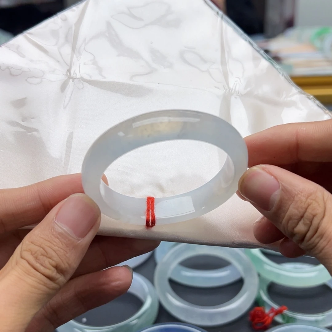 翡翠手镯未镶嵌贵妃