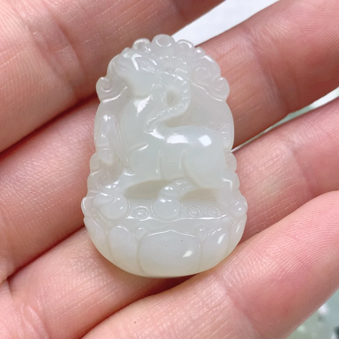 倩***和田玉未镶嵌颈饰