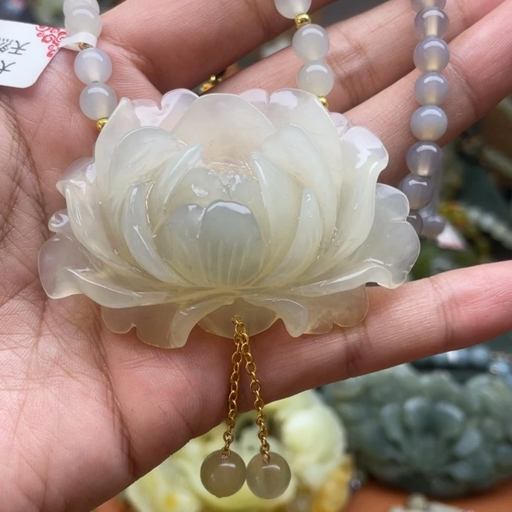 蛇纹石玉吊坠合金