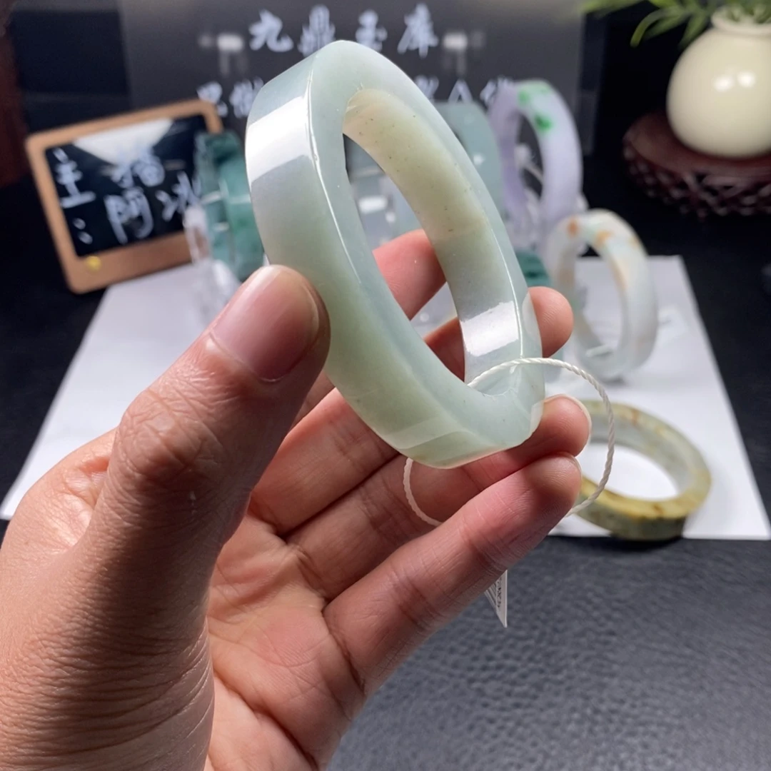 未镶嵌手镯定制翡翠