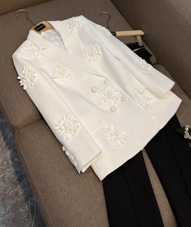 2025秋季新款重工立体花朵高级感名媛西装外套女设计感阔版西服潮