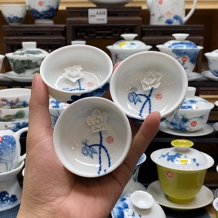 手绘浮雕荷花杯子三个装釉下彩微瑕福利款