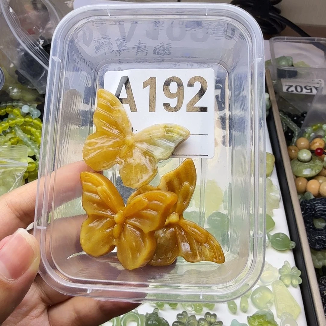 执***生蛇纹石玉未镶嵌颈饰