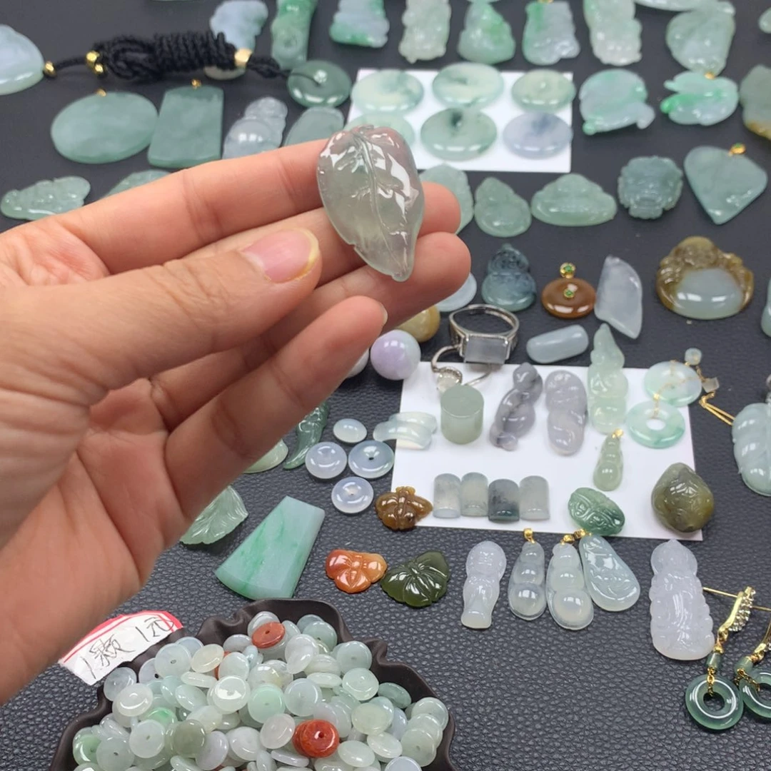 翡翠颈饰未镶嵌树叶