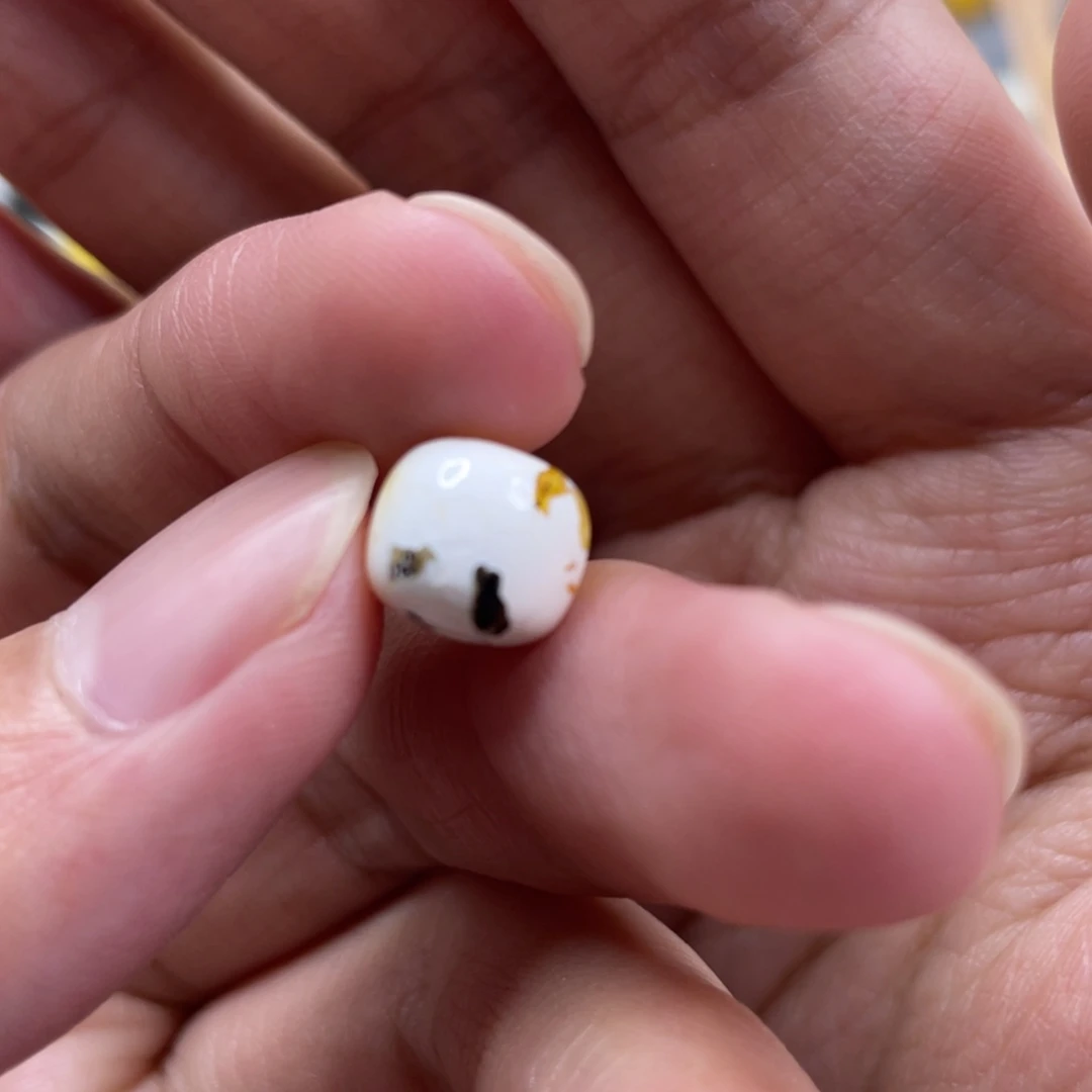 琥珀未镶嵌裸石微瑕8+