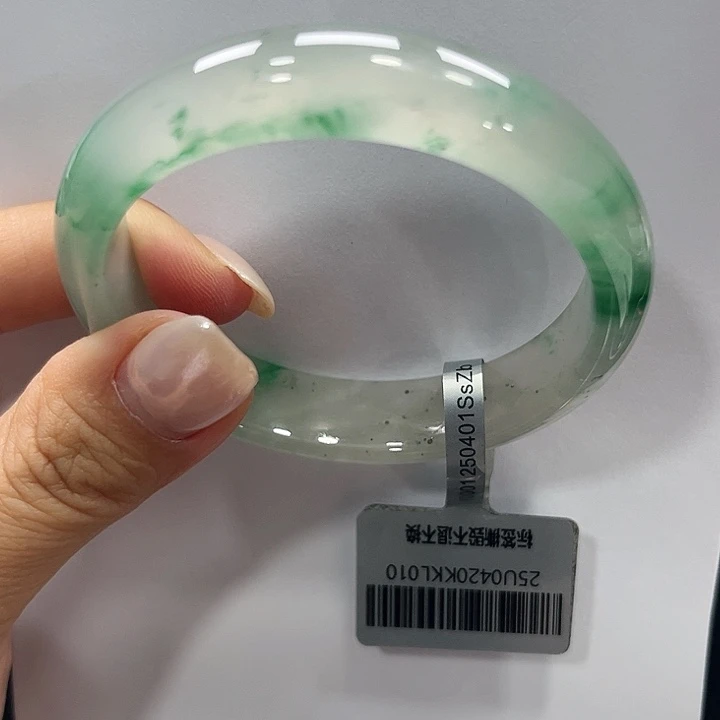 未镶嵌手镯石英质玉（非洲翠）➕橙子53.6