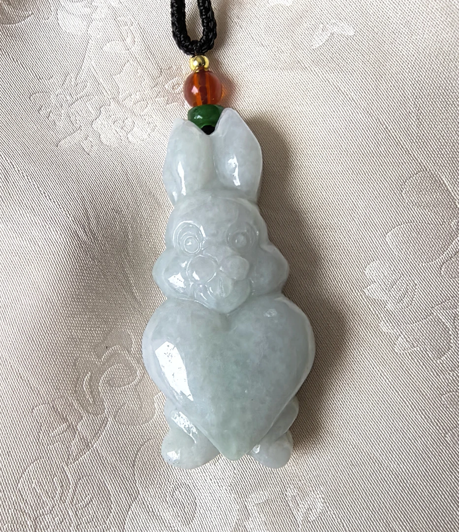 九爷翡翠大兔子吊坠