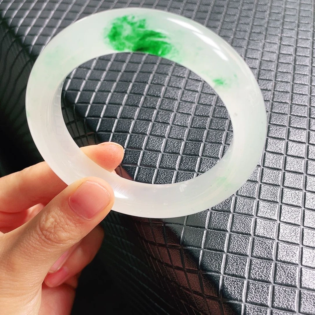 爱***兔未镶嵌手镯55石英质玉