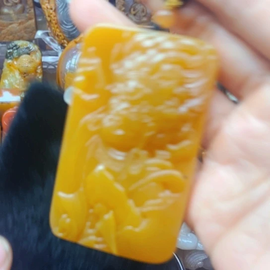 石英质玉（黄龙玉）未镶嵌颈饰