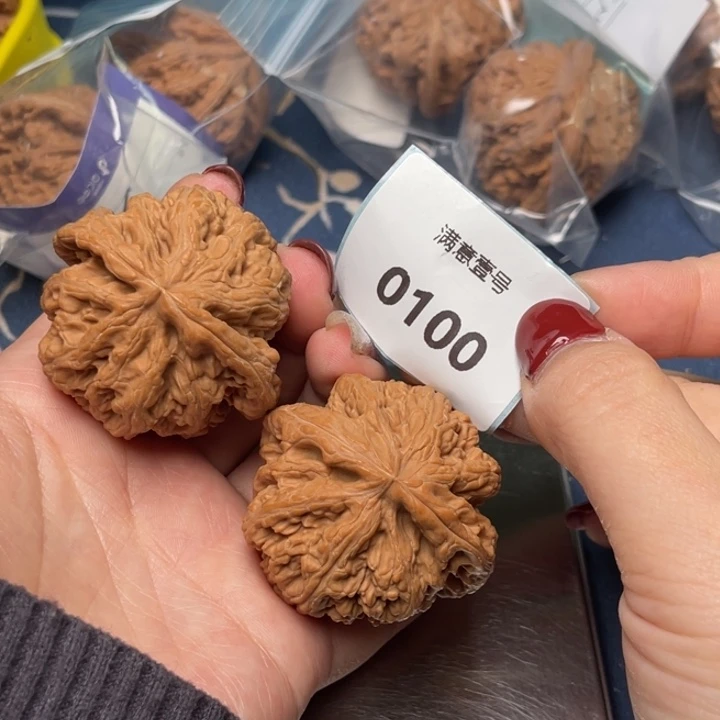 文玩核桃把件老*儿粗筋45