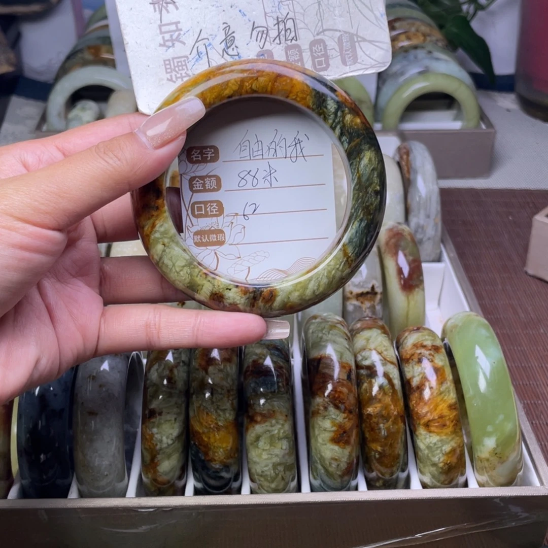 自***我蛇纹石玉未镶嵌手镯