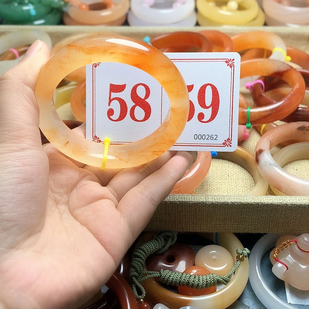 未镶嵌石英质玉（黄龙玉）手镯