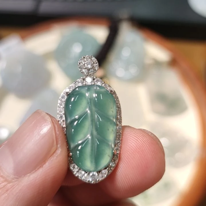 颈饰未镶嵌翡翠一