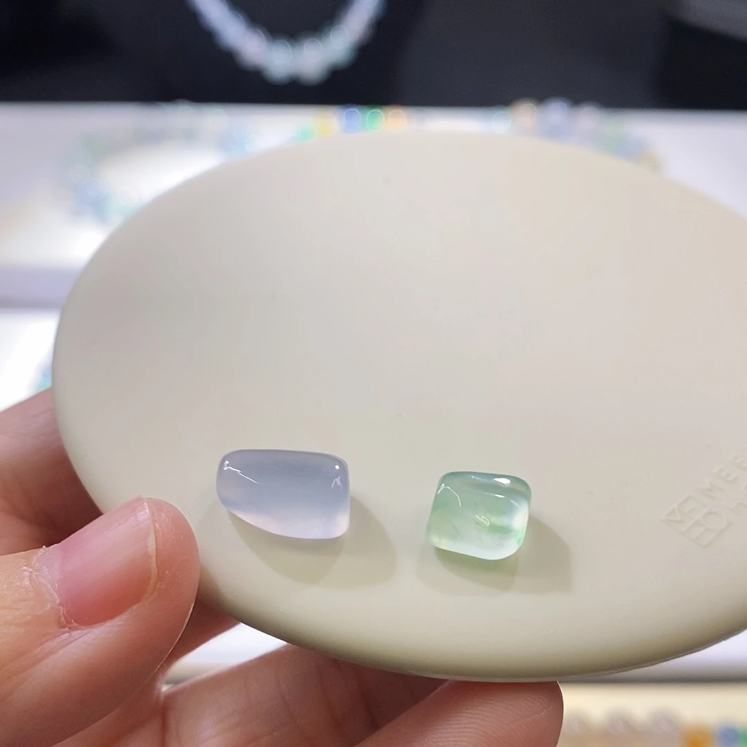 翡翠挂件未镶嵌随行