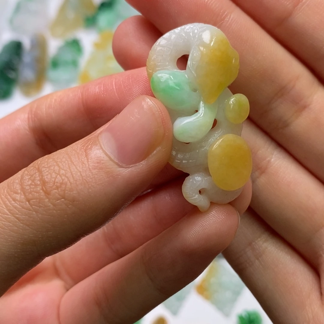 定制翡翠未镶嵌吊坠