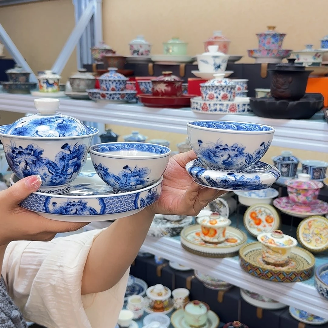 我们都是在这里关注起来