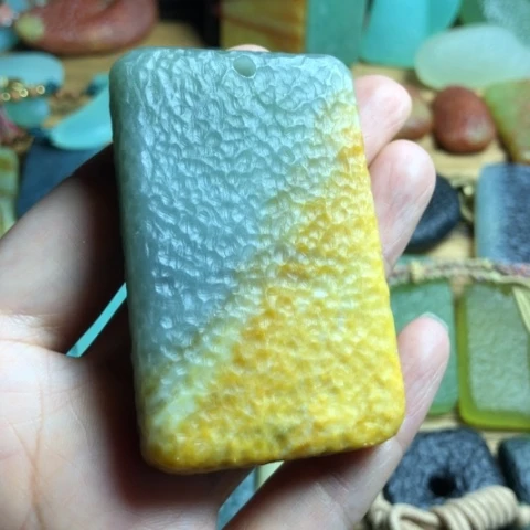 蛇纹石玉颈饰合金夏*