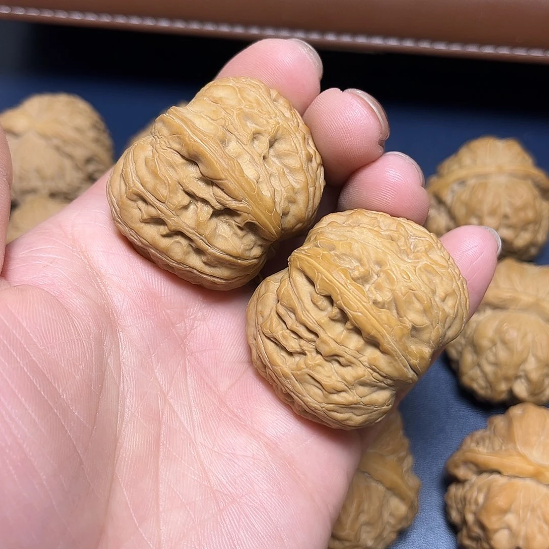 文玩核桃吊坠元宝