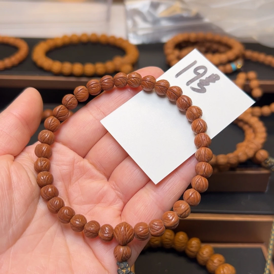 D***d文玩核桃把件秦岭龙纹桃核7小奶豆手持