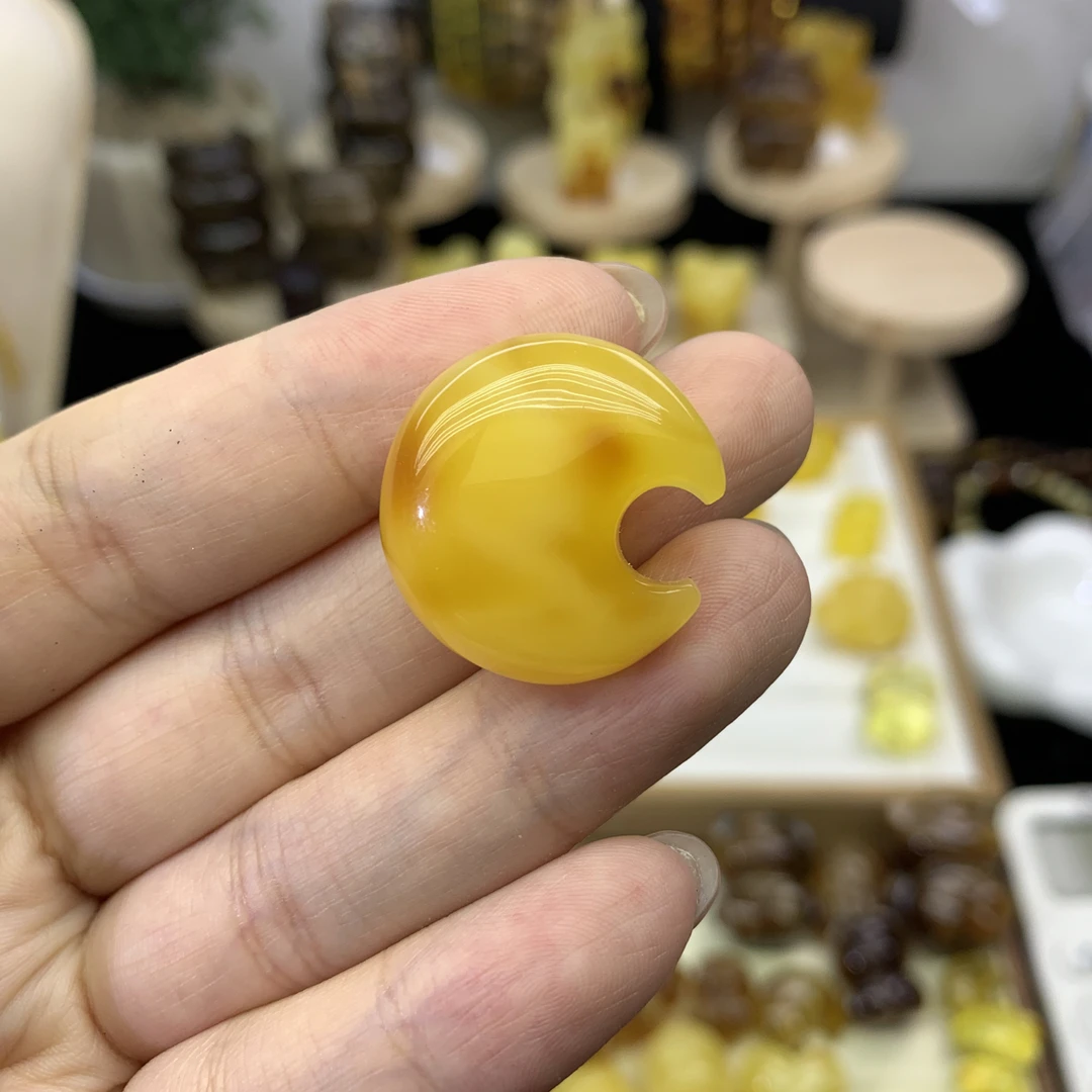 天然琥珀蜜蜡焦皮料月亮